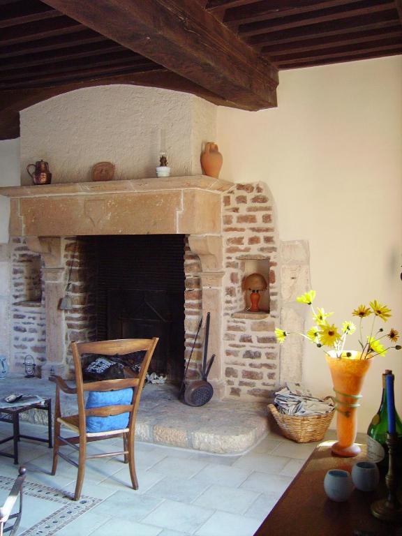 לינה וארוחת בוקר Leynes Le Vieux Chateau חדר תמונה