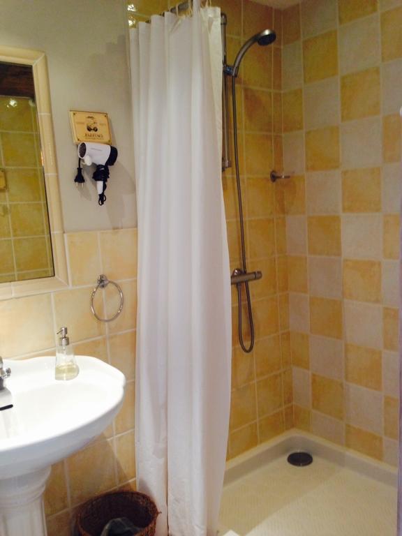 לינה וארוחת בוקר Leynes Le Vieux Chateau מראה חיצוני תמונה