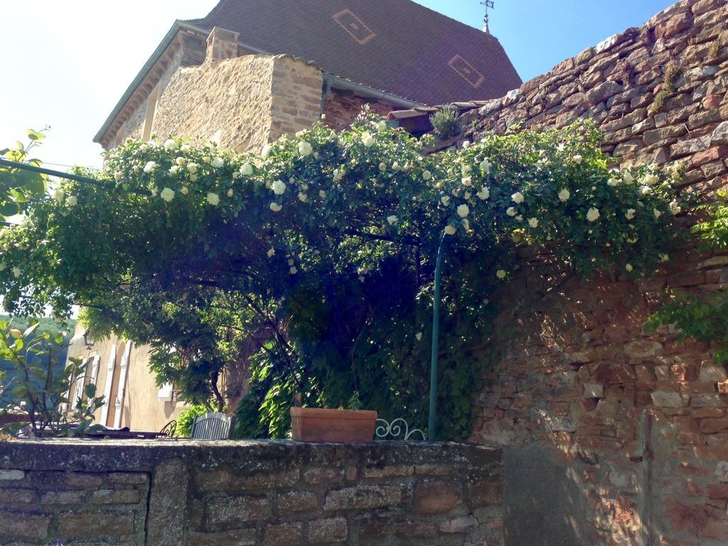 לינה וארוחת בוקר Leynes Le Vieux Chateau מראה חיצוני תמונה